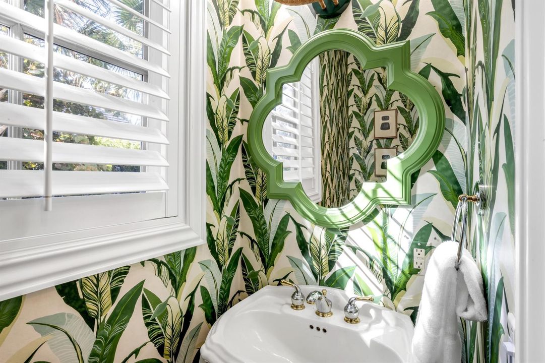 mls_POWDER_ROOM_EB