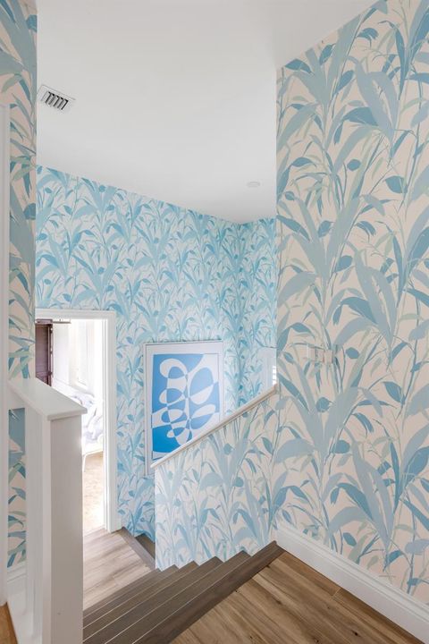 mls_STAIRCASE_VERTICAL_EB