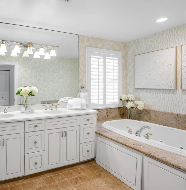 mls_PRIMARY_UPSTAIRS_BATHROOM_EB