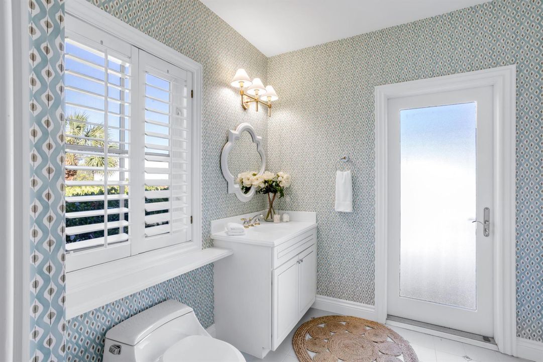 mls_BATHROOM_1_LOOKING_OUT_EB