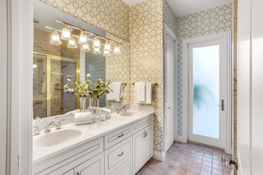 mls_PRIMARY_BATHROOM_EB