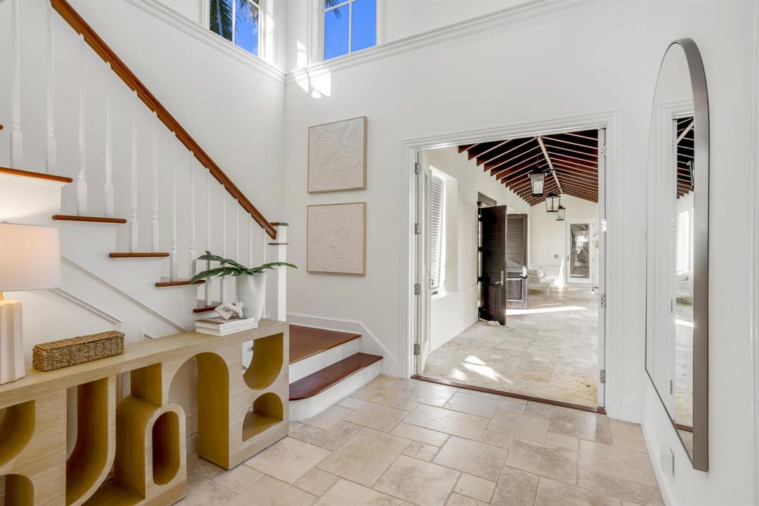 mls_FOYER_ANGLE_EB