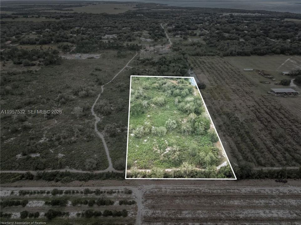待售: $100,000 (5.12 acres)