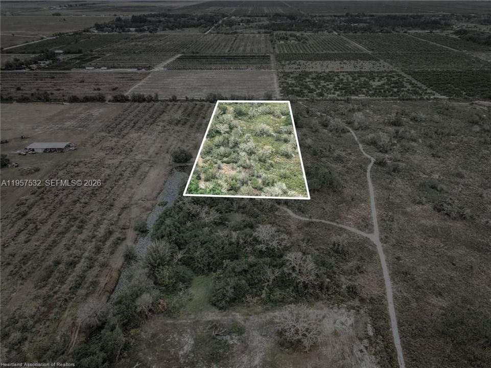 待售: $100,000 (5.12 acres)