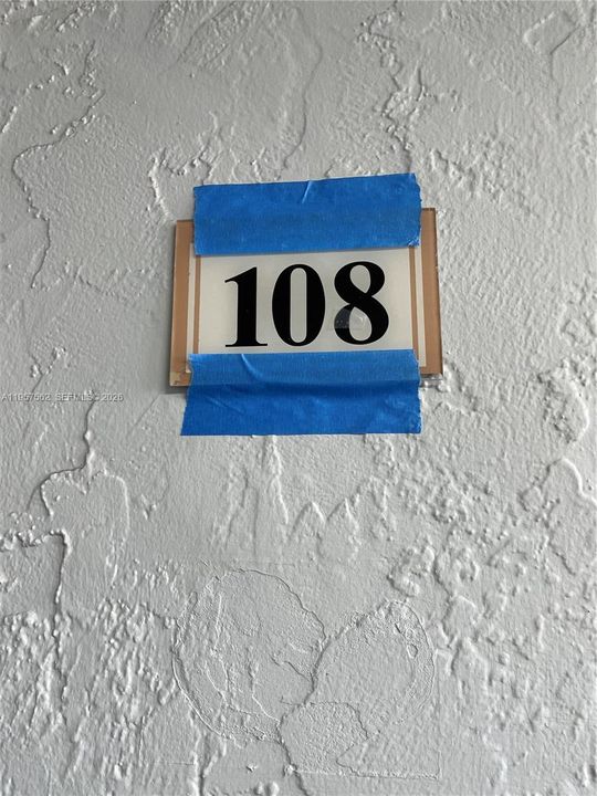 For Sale: $275,000 (1 beds, 1 baths, 810 Square Feet)