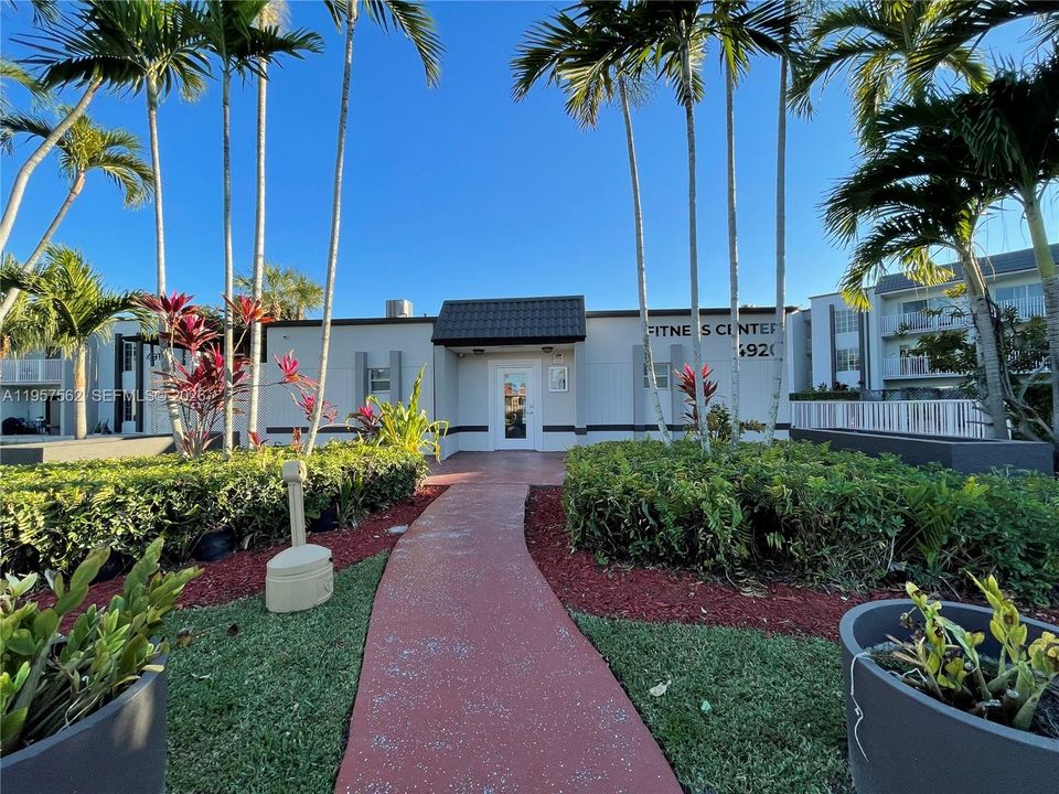 For Sale: $275,000 (1 beds, 1 baths, 810 Square Feet)