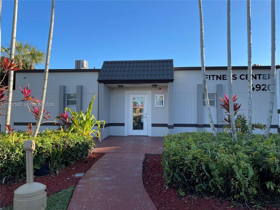 For Sale: $275,000 (1 beds, 1 baths, 810 Square Feet)