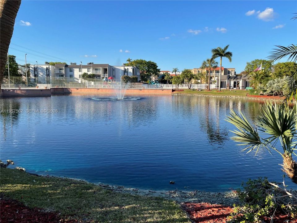 For Sale: $275,000 (1 beds, 1 baths, 810 Square Feet)