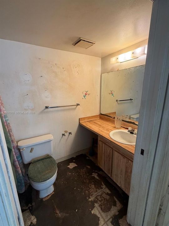 Activo con contrato: $160,000 (2 camas, 2 baños, 816 Pies cuadrados)