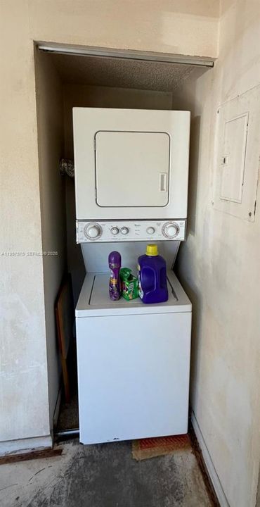 Activo con contrato: $160,000 (2 camas, 2 baños, 816 Pies cuadrados)