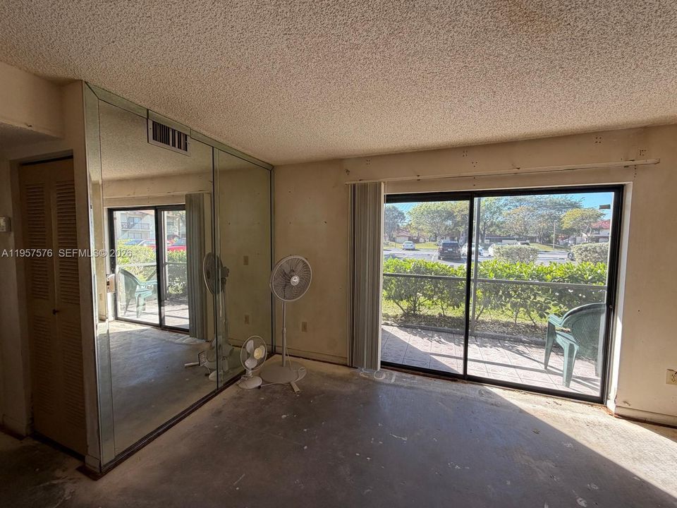 Activo con contrato: $160,000 (2 camas, 2 baños, 816 Pies cuadrados)