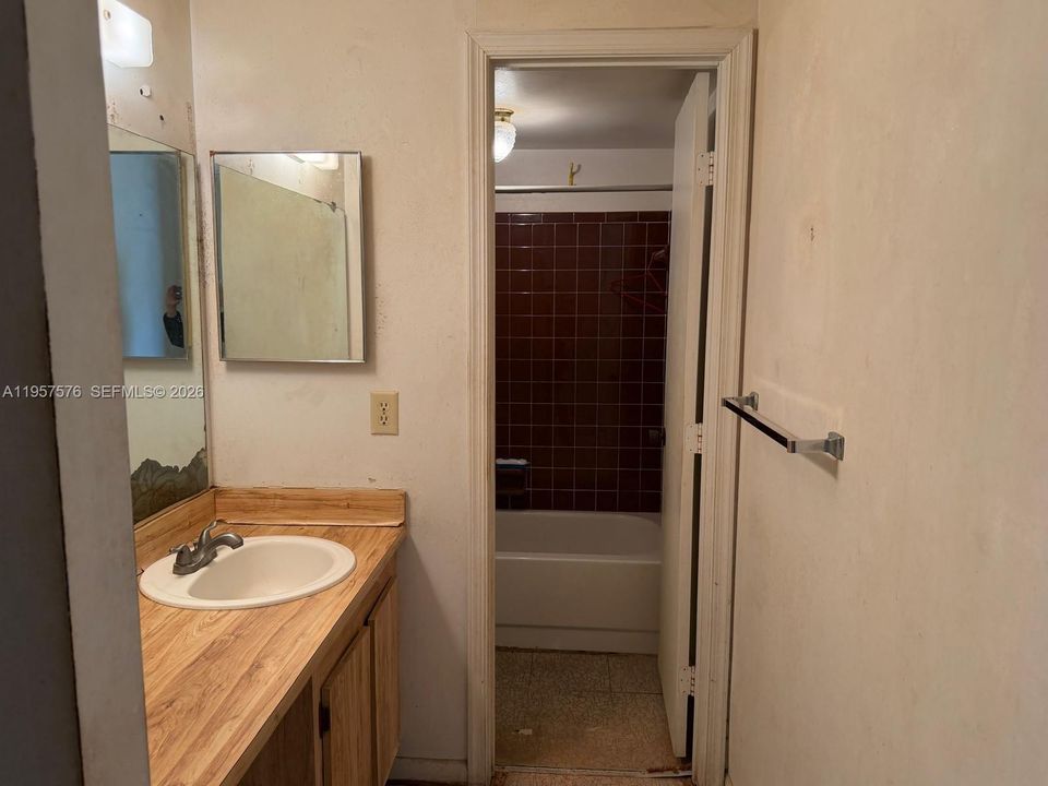 Activo con contrato: $160,000 (2 camas, 2 baños, 816 Pies cuadrados)