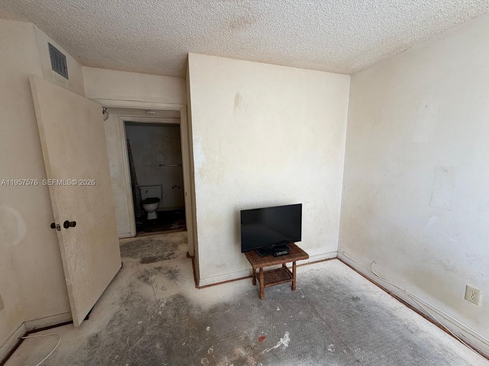 Activo con contrato: $160,000 (2 camas, 2 baños, 816 Pies cuadrados)
