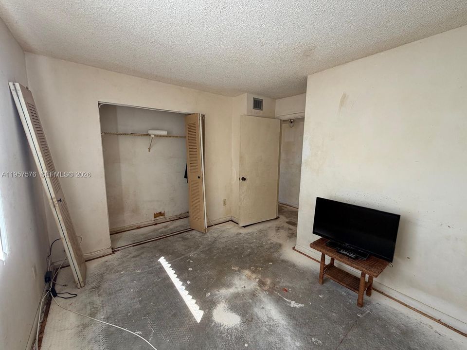 Activo con contrato: $160,000 (2 camas, 2 baños, 816 Pies cuadrados)