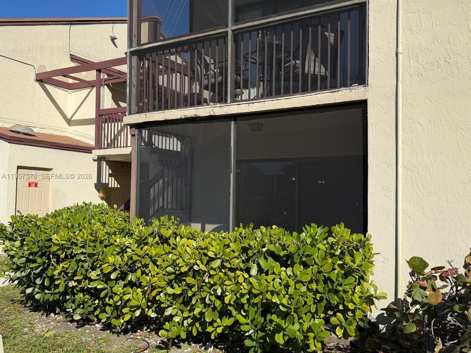 Activo con contrato: $160,000 (2 camas, 2 baños, 816 Pies cuadrados)