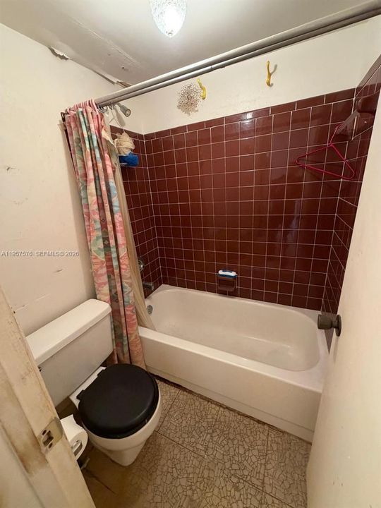 Activo con contrato: $160,000 (2 camas, 2 baños, 816 Pies cuadrados)