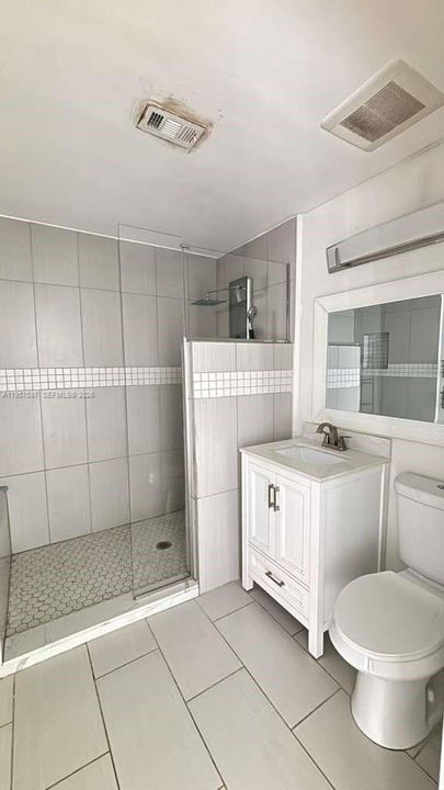 Activo con contrato: $190,000 (3 camas, 2 baños, 1690 Pies cuadrados)
