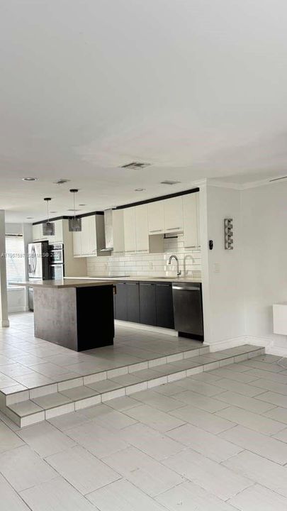 Activo con contrato: $190,000 (3 camas, 2 baños, 1690 Pies cuadrados)