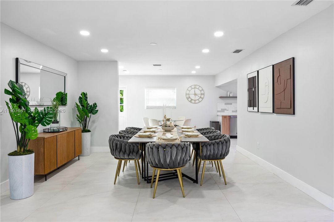 En Venta: $1,690,000 (6 camas, 4 baños, 4865 Pies cuadrados)