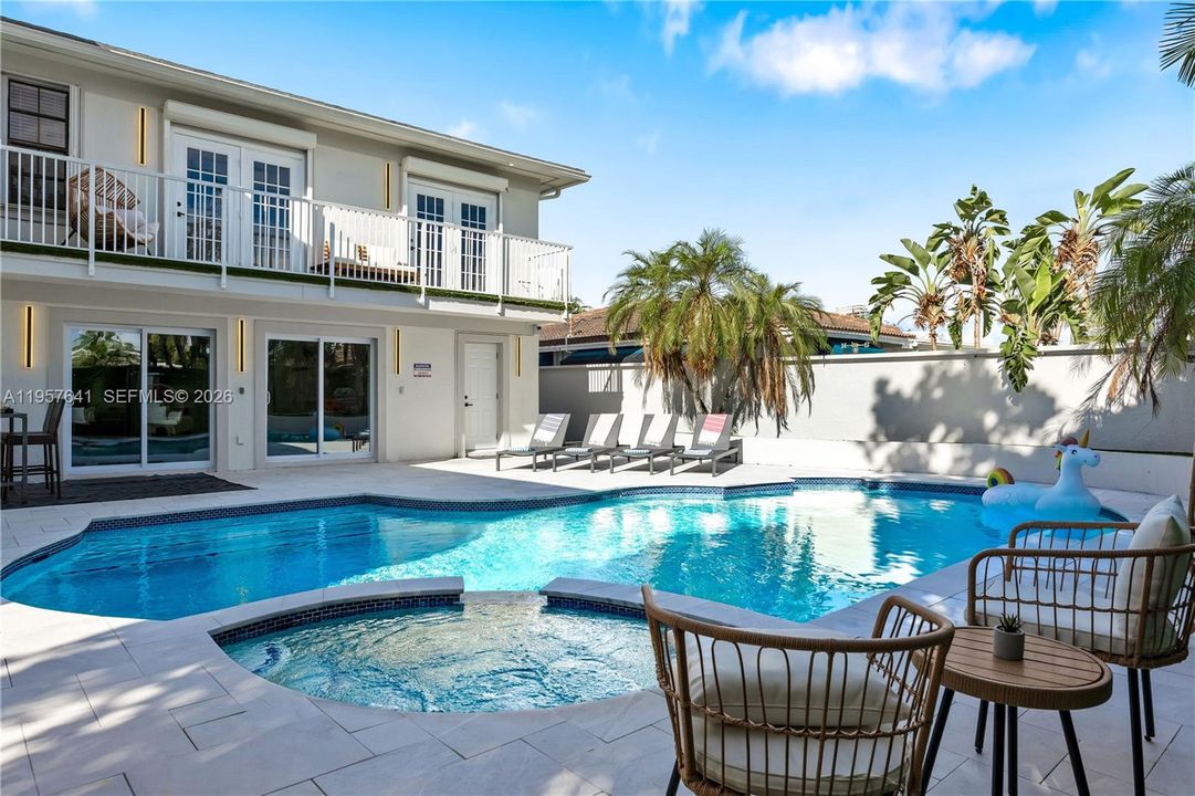 En Venta: $1,690,000 (6 camas, 4 baños, 4865 Pies cuadrados)