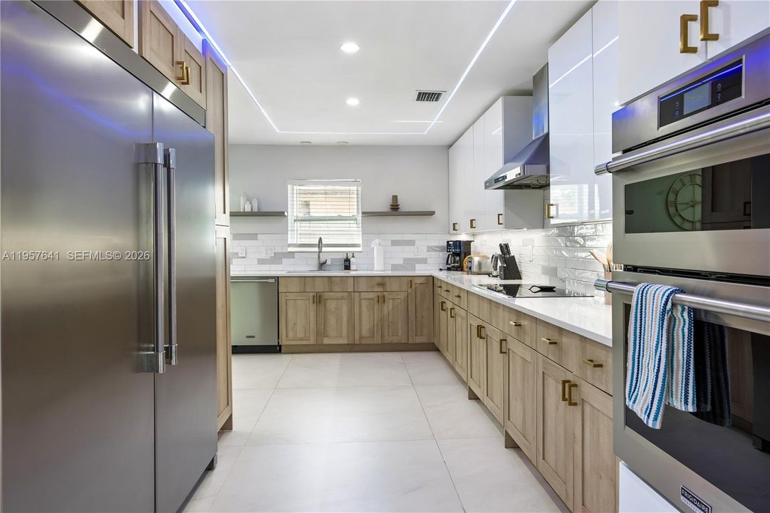En Venta: $1,690,000 (6 camas, 4 baños, 4865 Pies cuadrados)