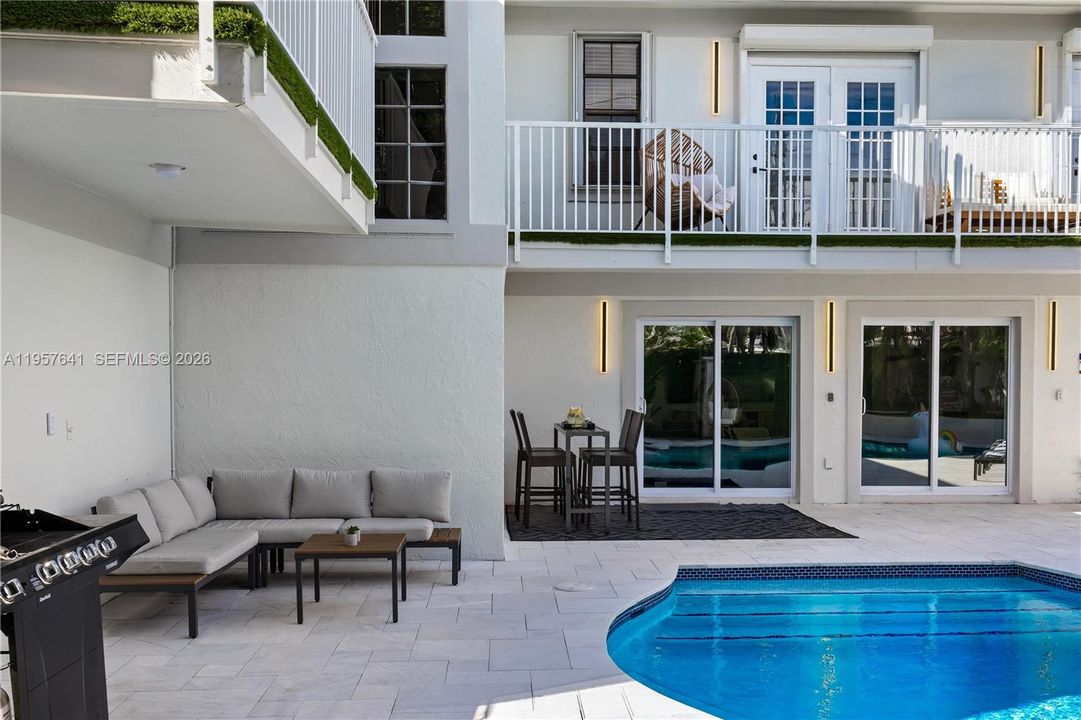 En Venta: $1,690,000 (6 camas, 4 baños, 4865 Pies cuadrados)