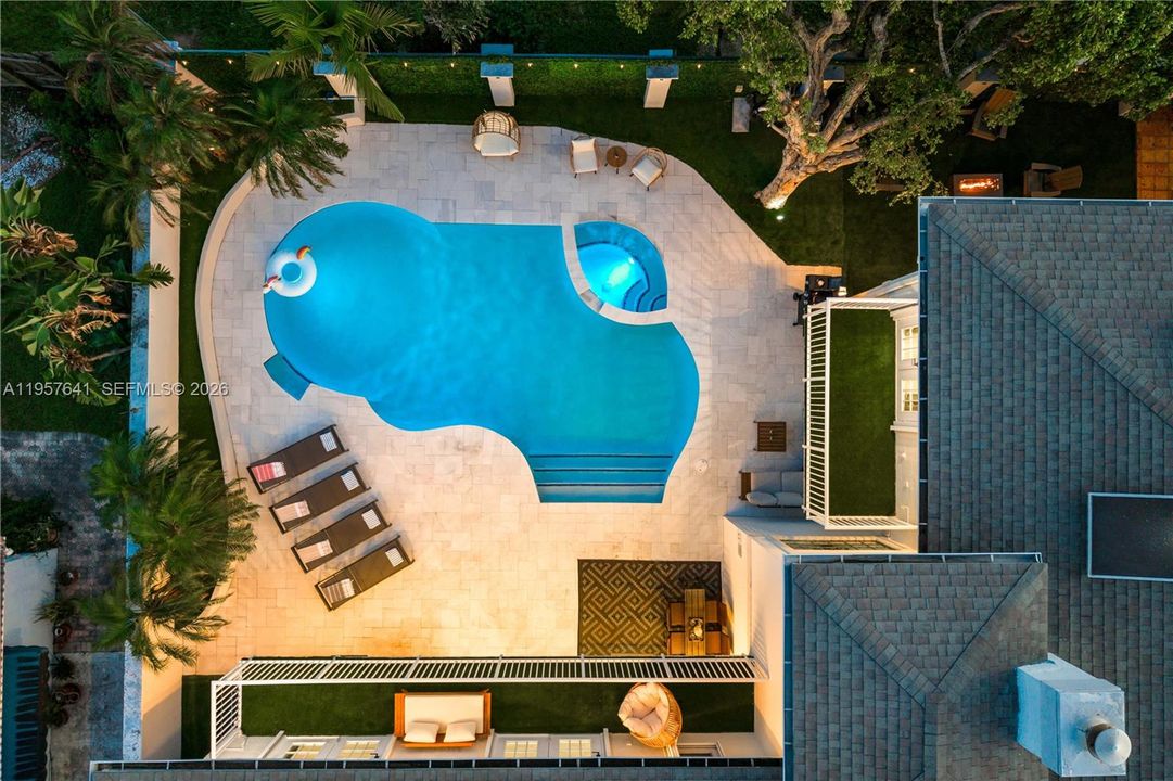 En Venta: $1,690,000 (6 camas, 4 baños, 4865 Pies cuadrados)