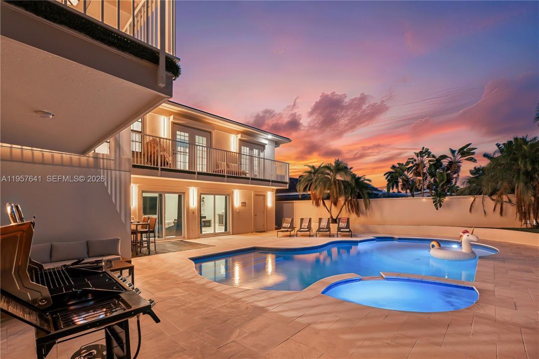 En Venta: $1,690,000 (6 camas, 4 baños, 4865 Pies cuadrados)