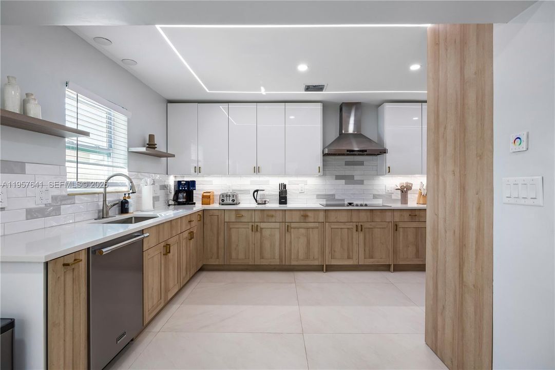 En Venta: $1,690,000 (6 camas, 4 baños, 4865 Pies cuadrados)