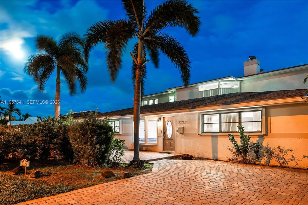 En Venta: $1,690,000 (6 camas, 4 baños, 4865 Pies cuadrados)