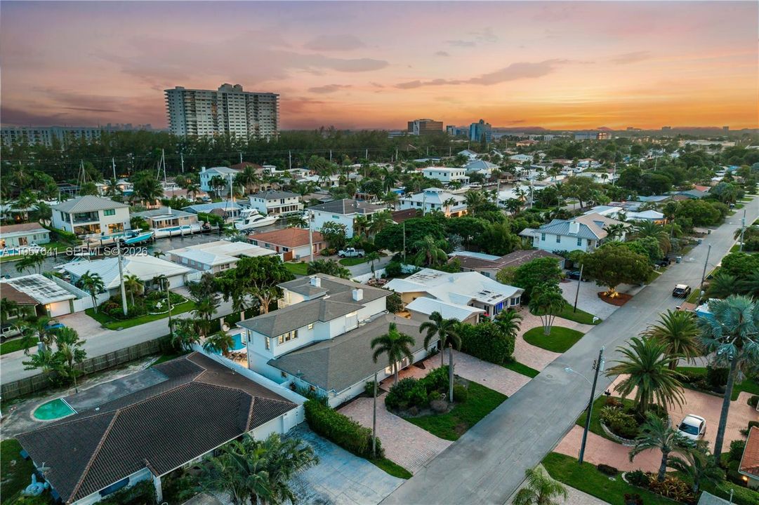 En Venta: $1,690,000 (6 camas, 4 baños, 4865 Pies cuadrados)