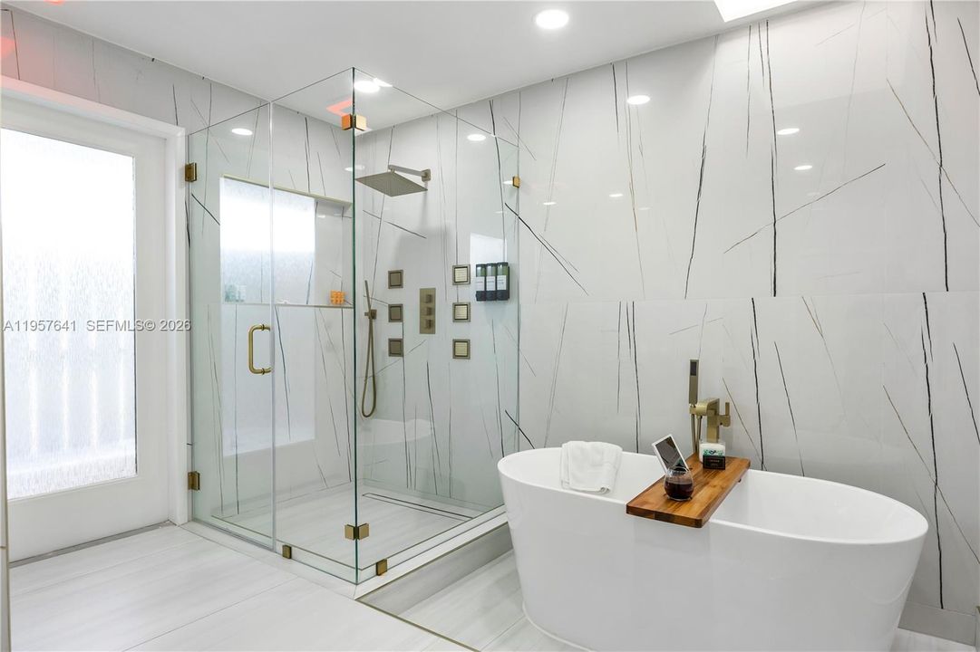 En Venta: $1,690,000 (6 camas, 4 baños, 4865 Pies cuadrados)