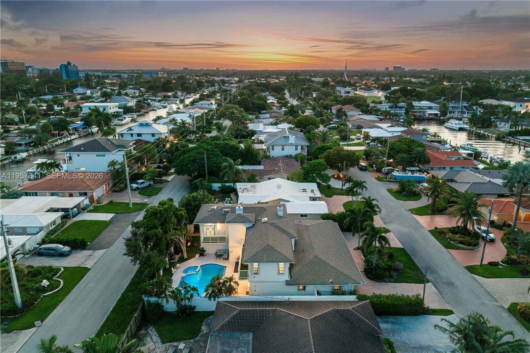 En Venta: $1,690,000 (6 camas, 4 baños, 4865 Pies cuadrados)