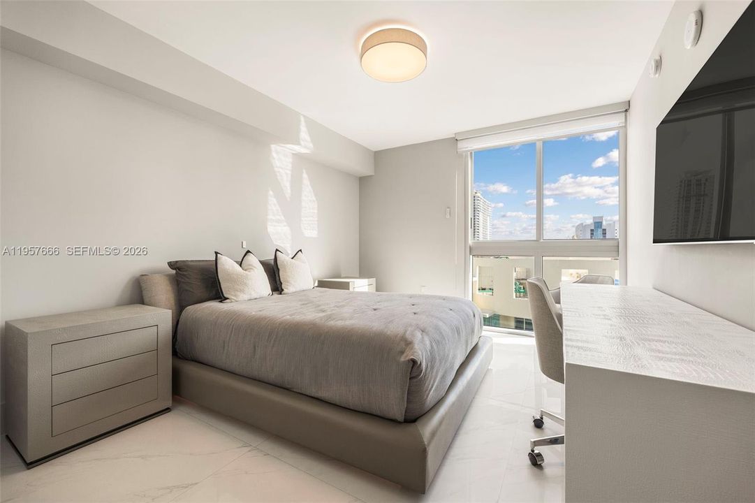For Sale: $1,899,000 (3 beds, 3 baths, 1892 Square Feet)