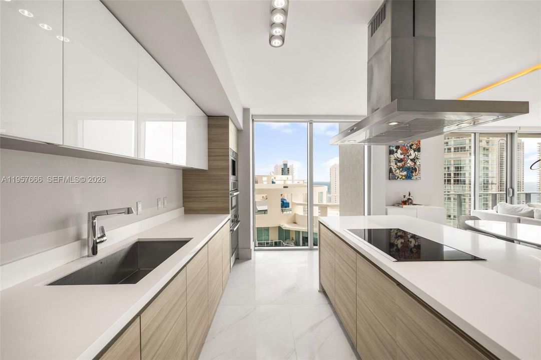 For Sale: $1,899,000 (3 beds, 3 baths, 1892 Square Feet)