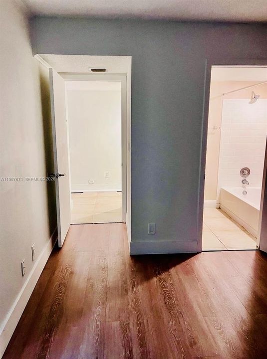 Activo con contrato: $205,000 (2 camas, 2 baños, 1030 Pies cuadrados)