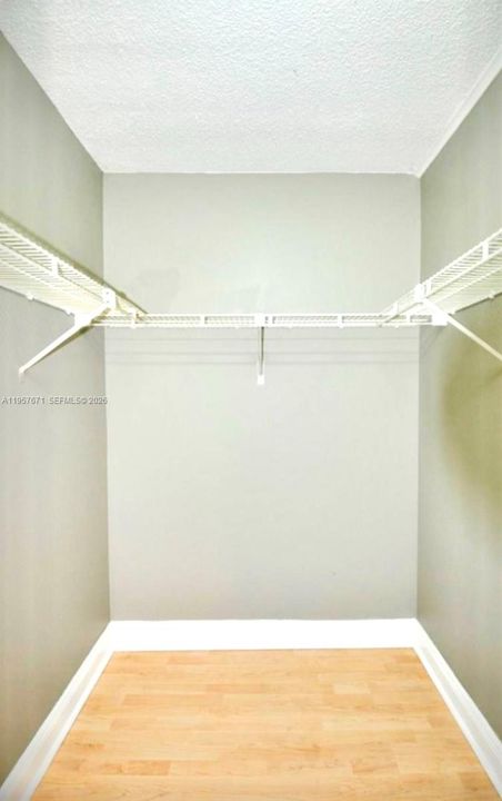 Activo con contrato: $205,000 (2 camas, 2 baños, 1030 Pies cuadrados)