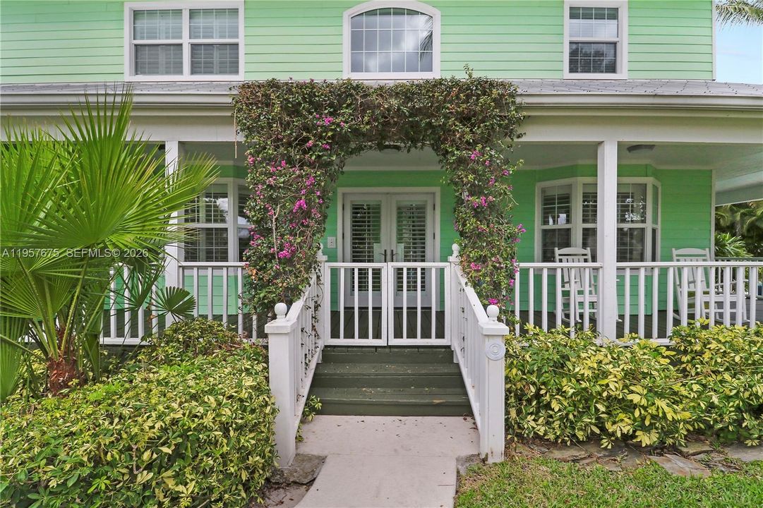 For Sale: $1,890,000 (4 beds, 3 baths, 2778 Square Feet)