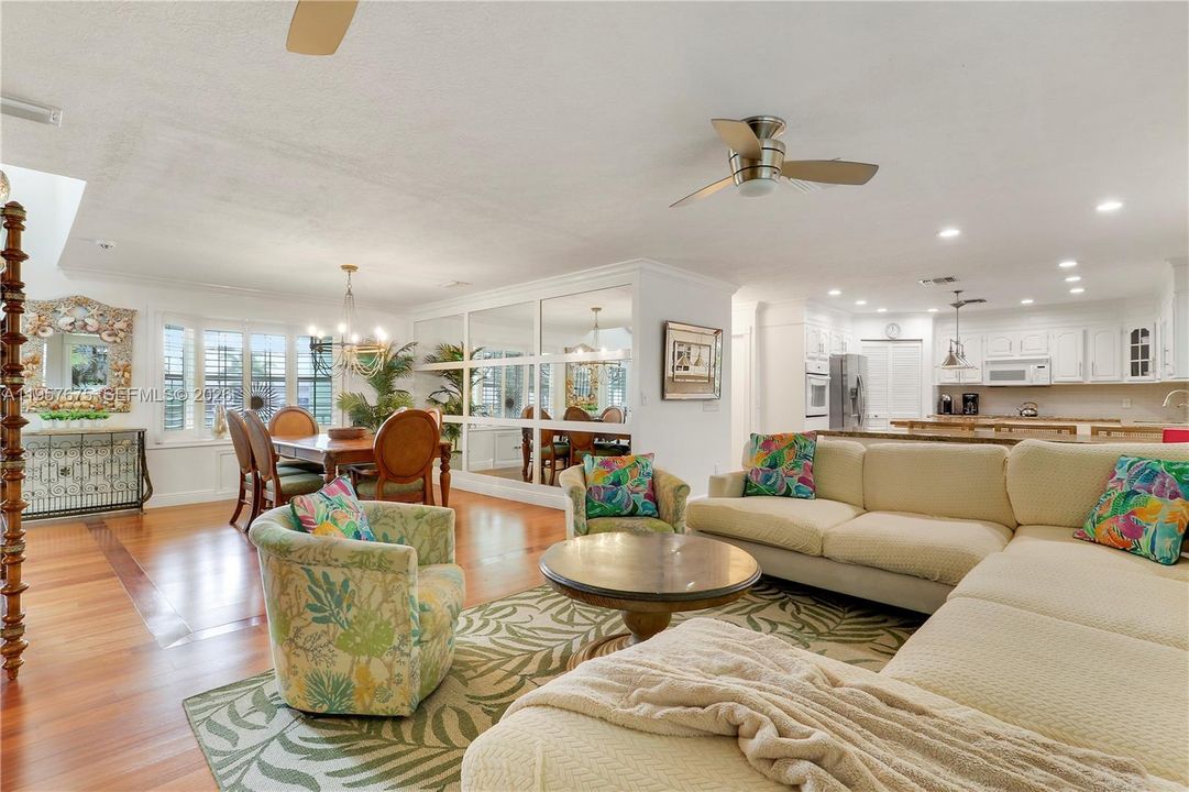 For Sale: $1,890,000 (4 beds, 3 baths, 2778 Square Feet)