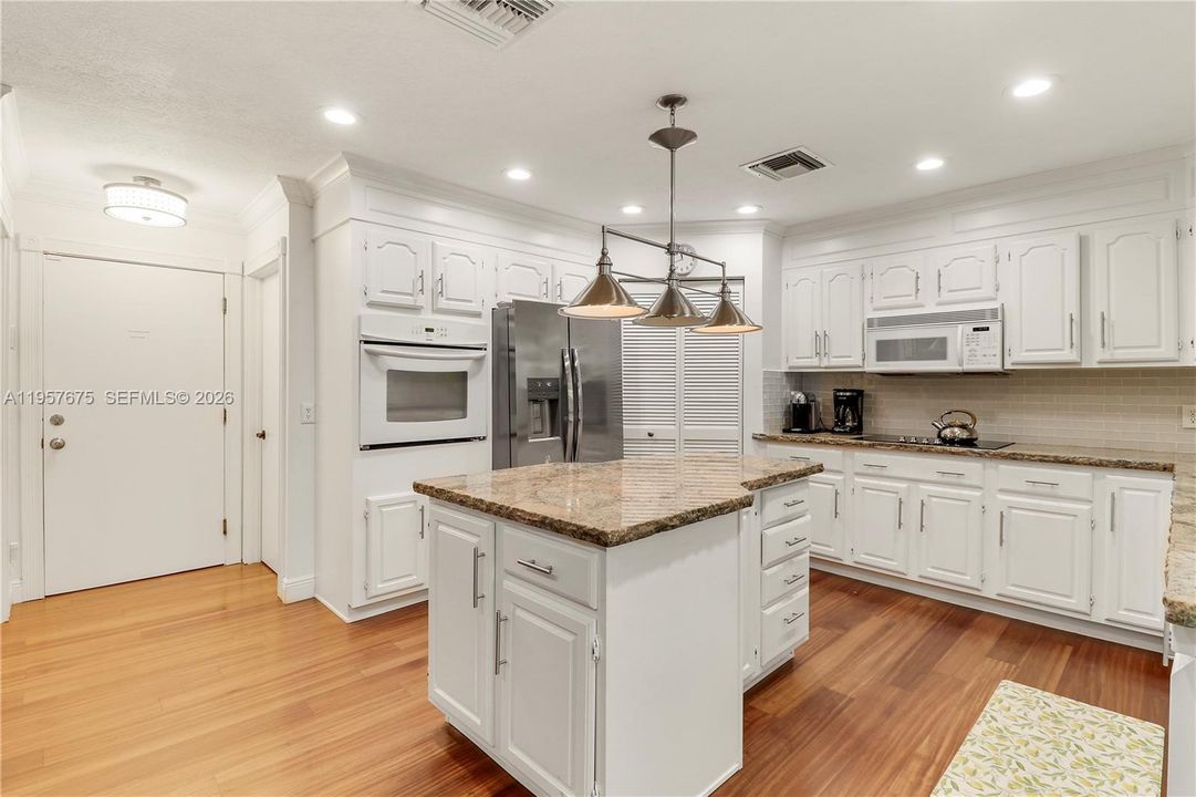 For Sale: $1,890,000 (4 beds, 3 baths, 2778 Square Feet)