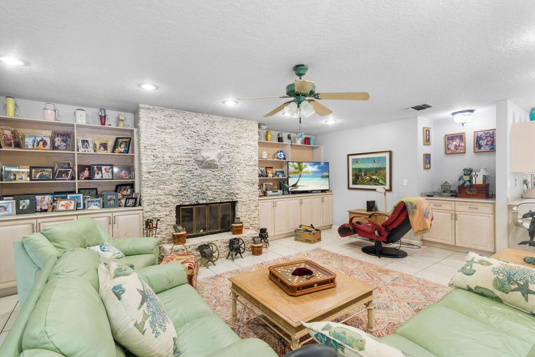 8862 Estate Dr-large-026-023-DSC7855-149