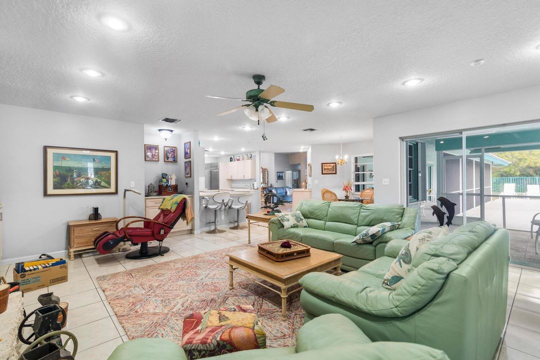 8862 Estate Dr-large-024-024-DSC7850-150