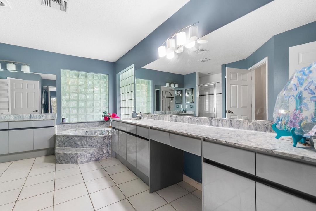 8862 Estate Dr-large-010-008-DSC7775-150