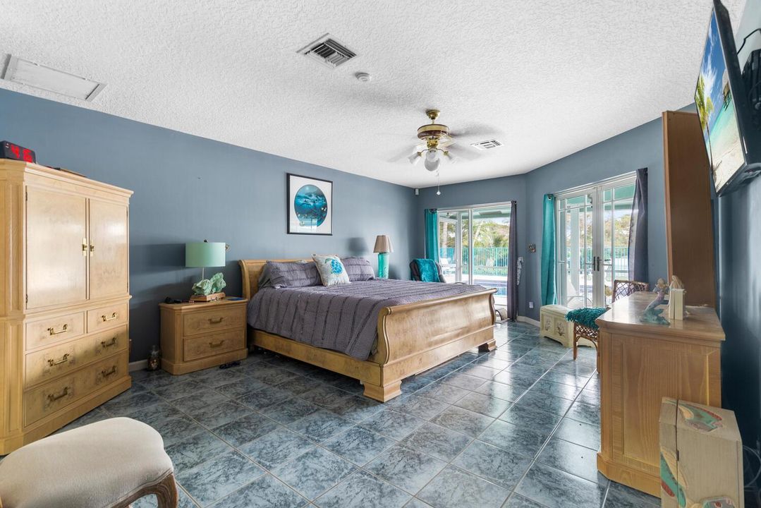 8862 Estate Dr-large-007-005-DSC7765-150