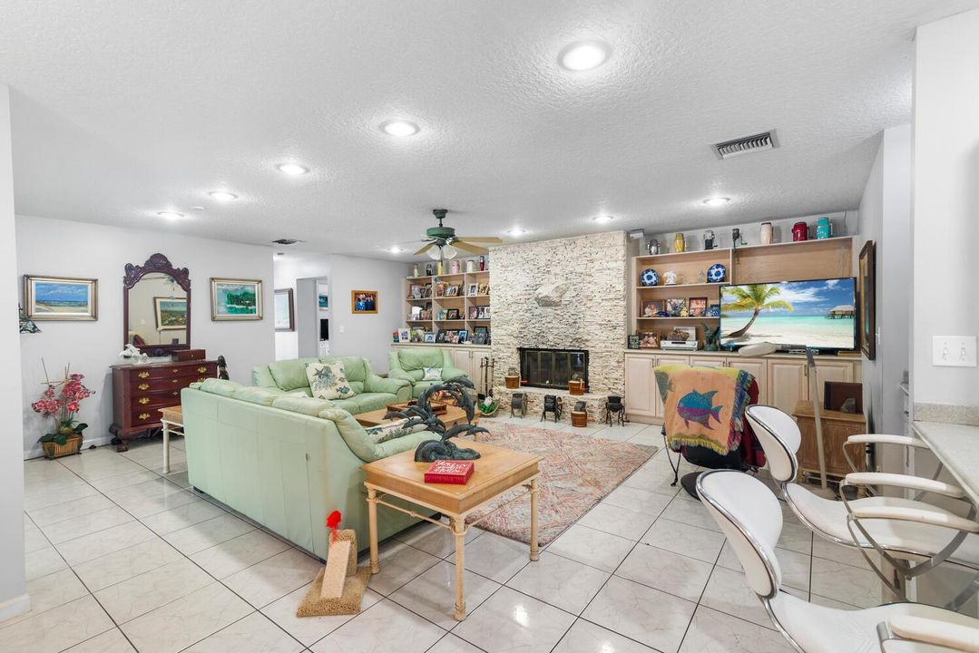 8862 Estate Dr-large-027-027-DSC7860-149