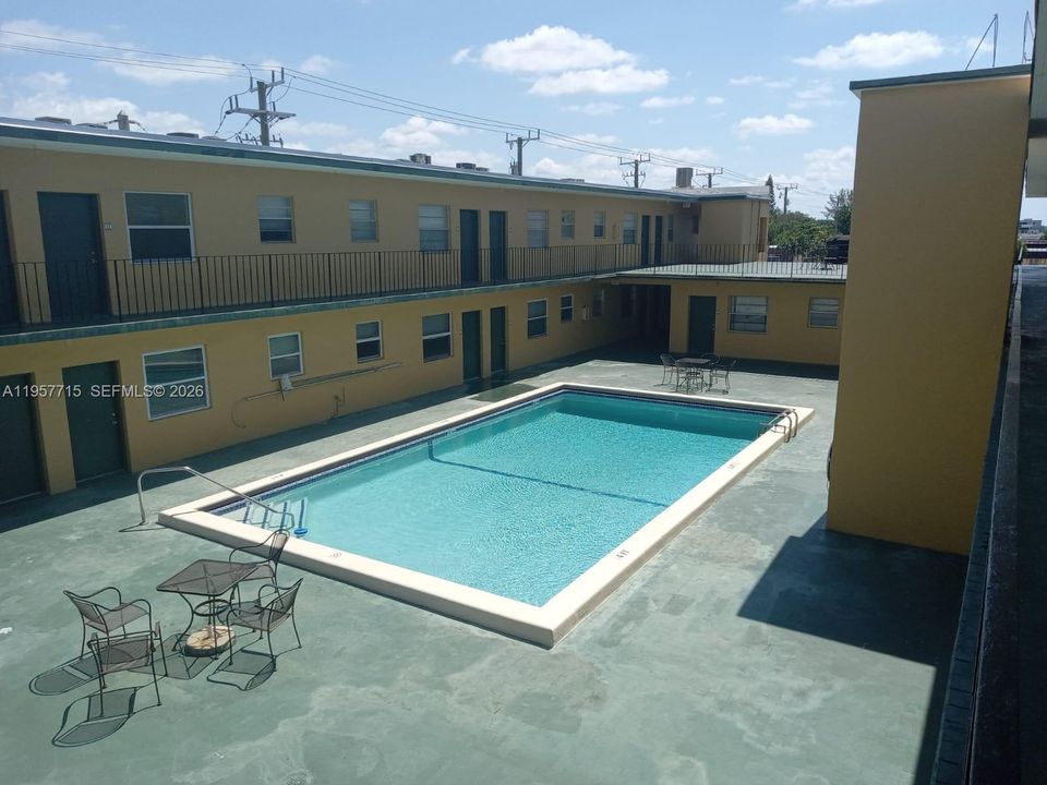 For Sale: $162,000 (1 beds, 1 baths, 564 Square Feet)