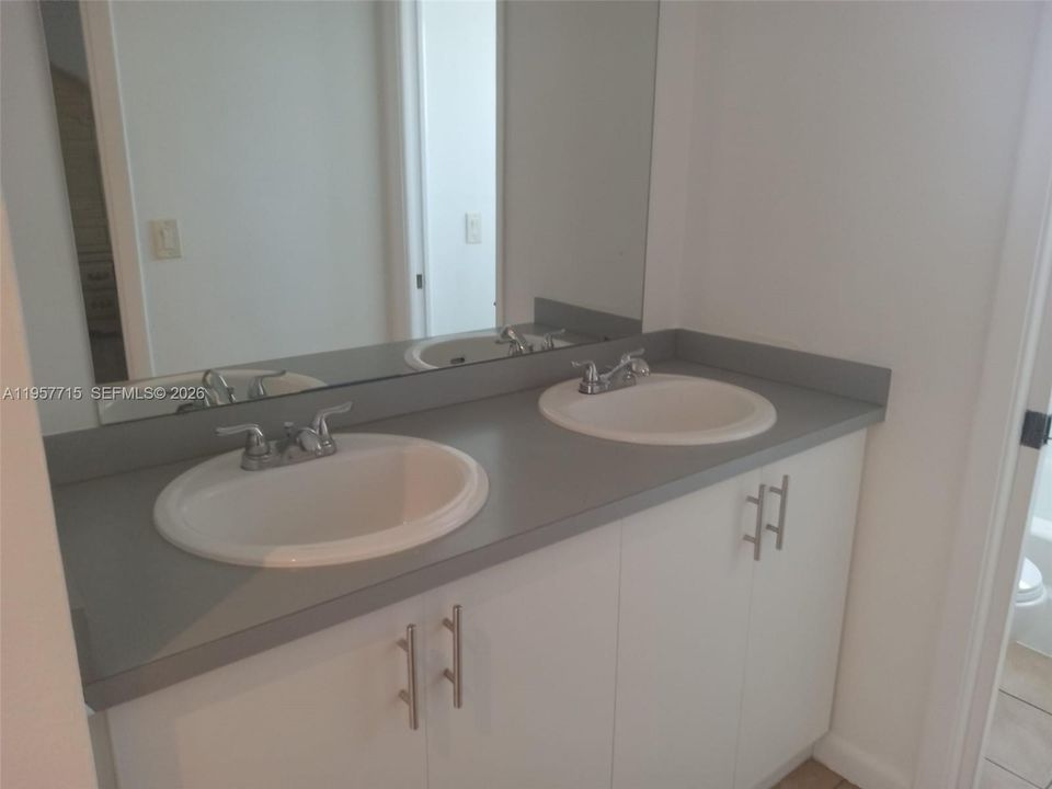 For Sale: $162,000 (1 beds, 1 baths, 564 Square Feet)