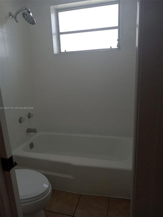 For Sale: $162,000 (1 beds, 1 baths, 564 Square Feet)