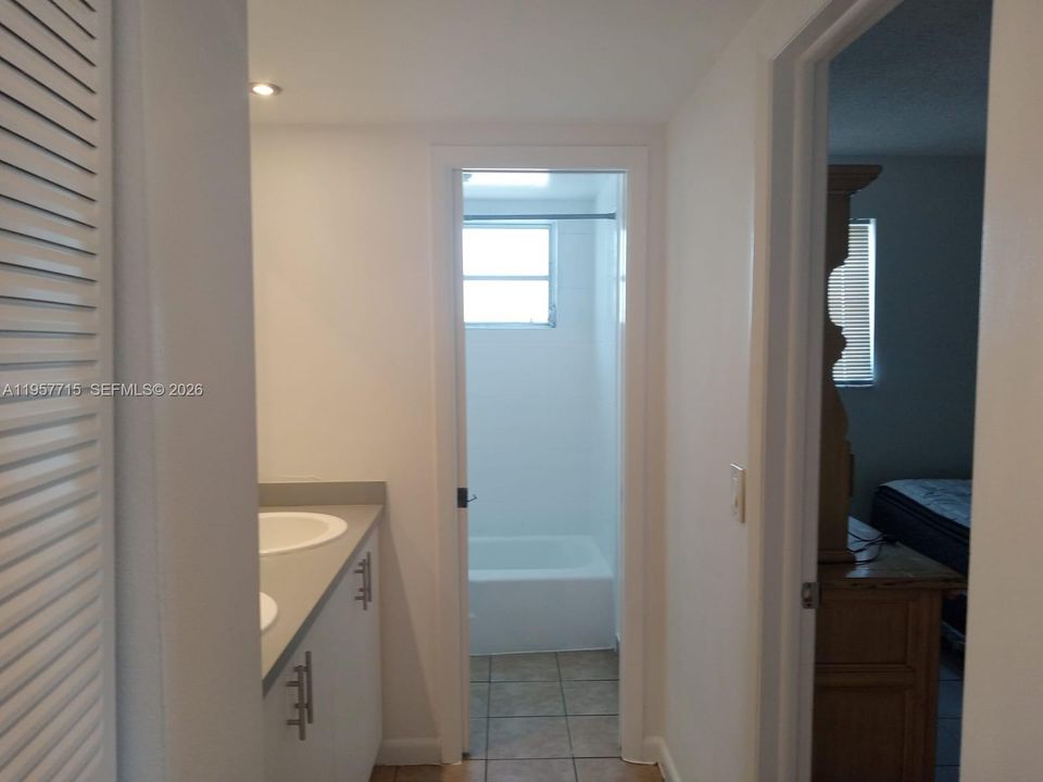 For Sale: $162,000 (1 beds, 1 baths, 564 Square Feet)