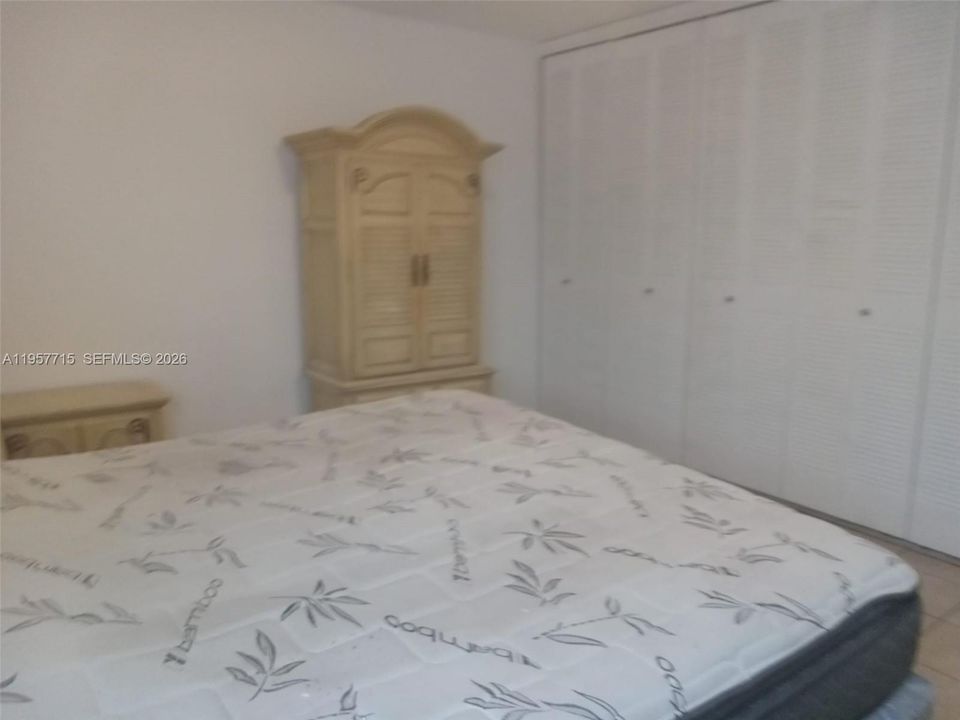 For Sale: $162,000 (1 beds, 1 baths, 564 Square Feet)